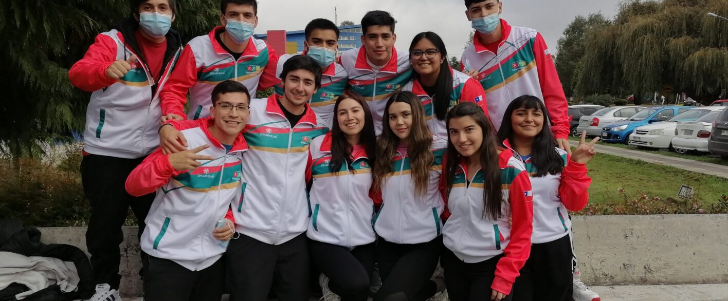 Estudiantes de educación física viven histórica ceremonia de investidura de su práctica profesional